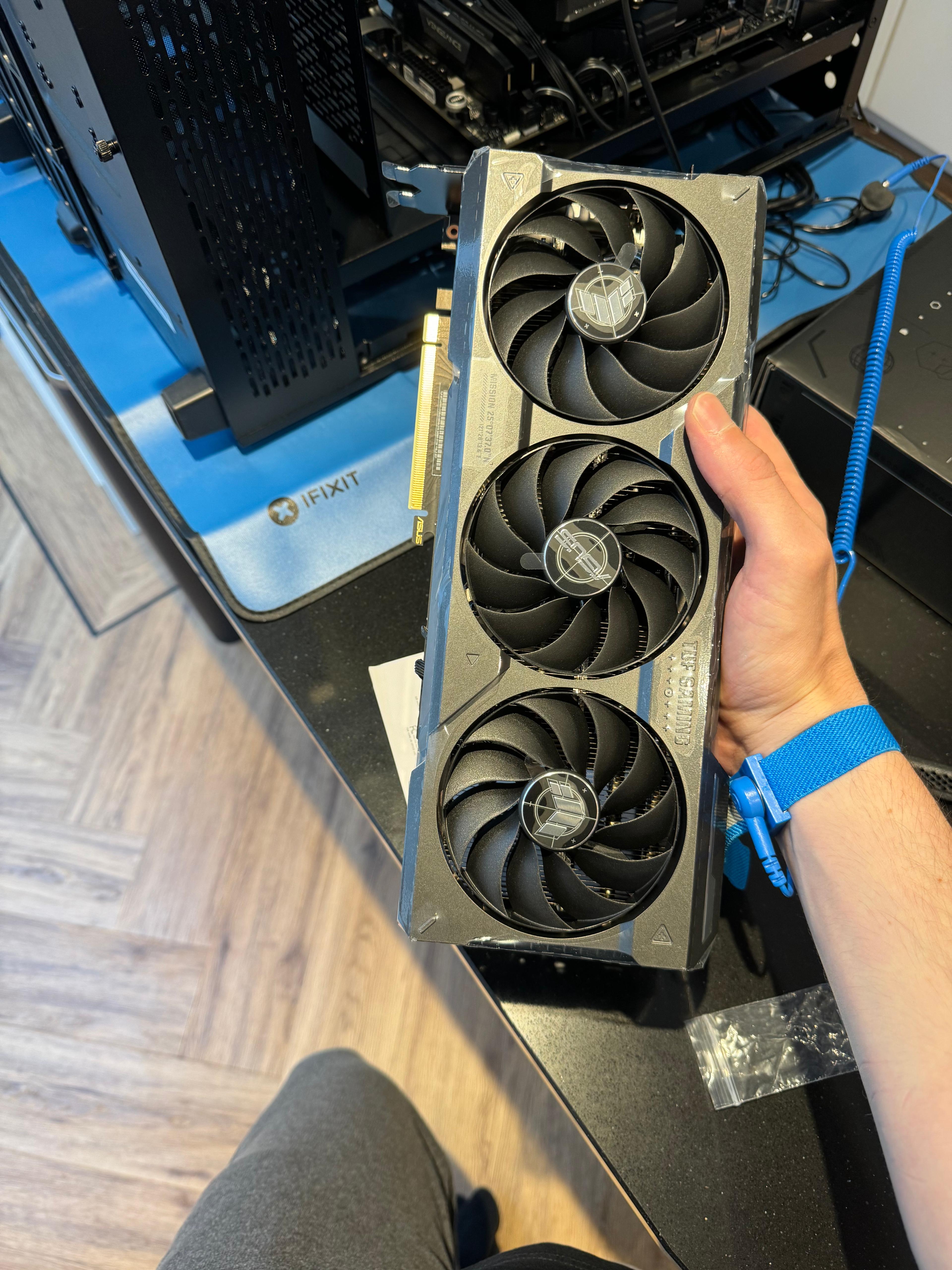 Figure 2: Which for a moment I thought it was not going to fit properly in the expansion slots.